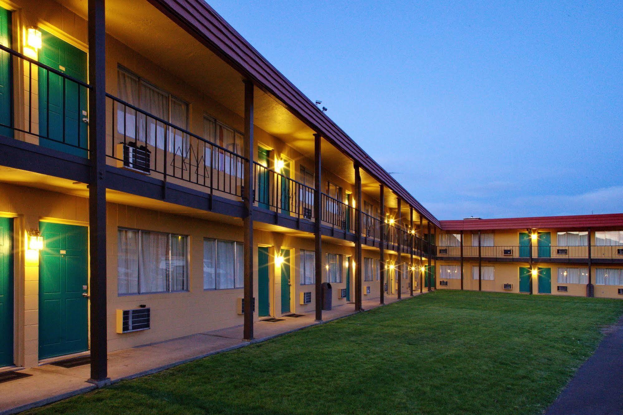 Tiki Lodge Motel Spokane Luaran gambar